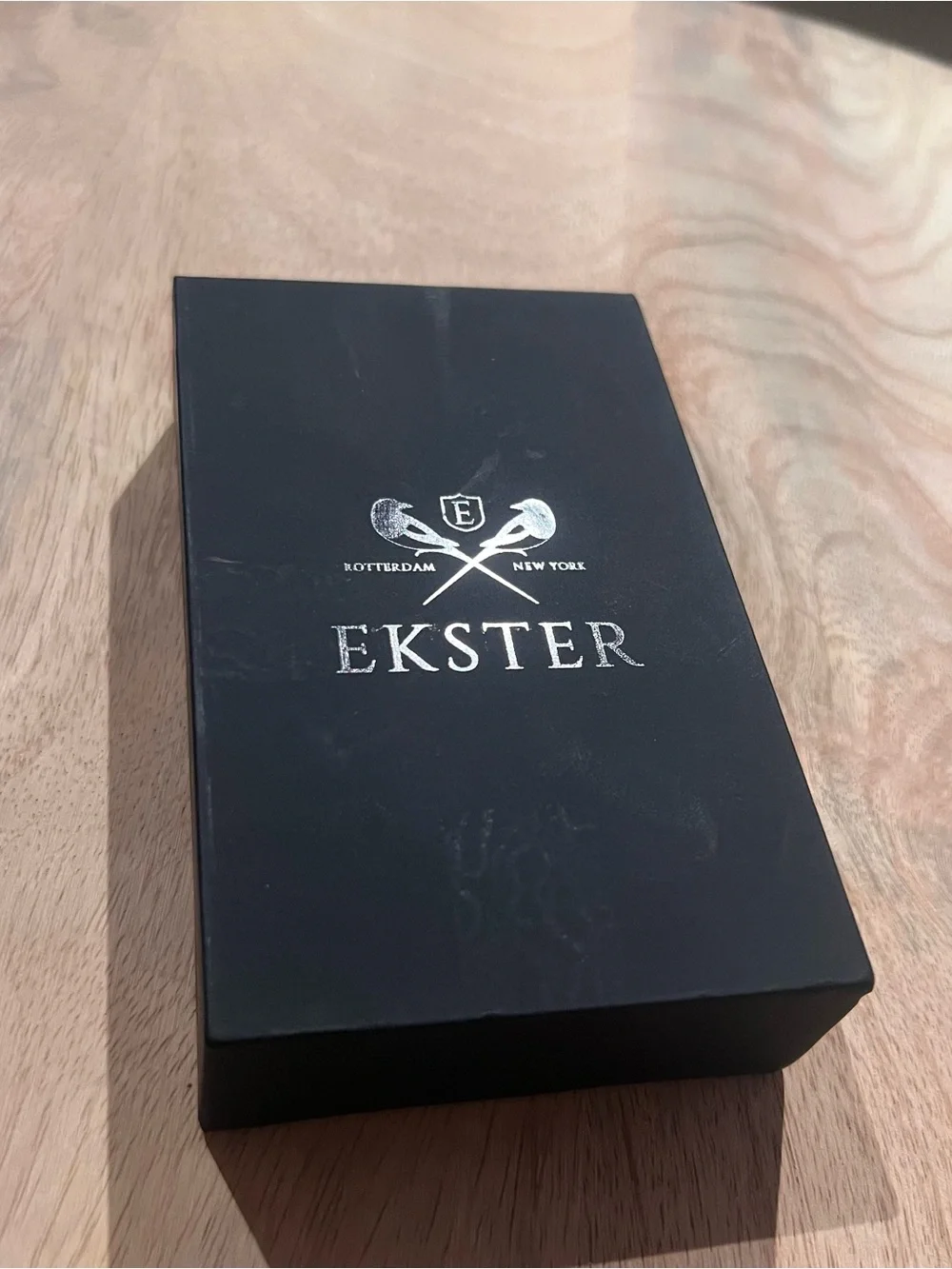 Ekster Aluminum Apple Air Tag Wallet w RFID NEW